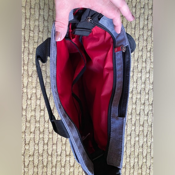 Gray Skip Hop Duo Signature diaper bag - great condition! - Picture 3 of 4